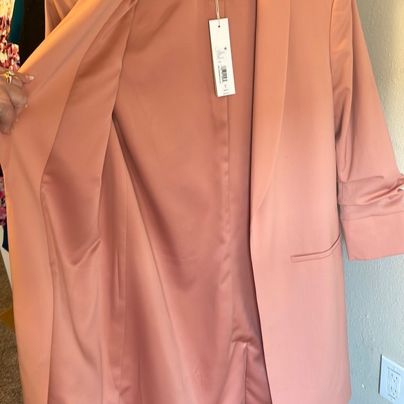 Alice + Olivia Ruched Sleeve Blazer - Picture 3 of 7